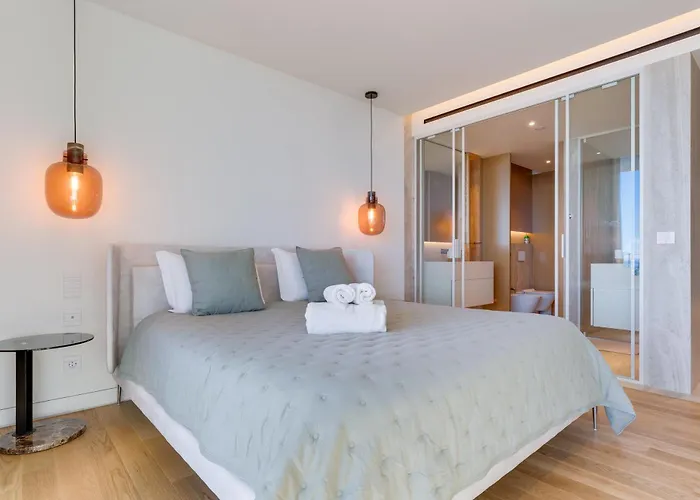 Rjs Savoy Monumentalis By Madeira *